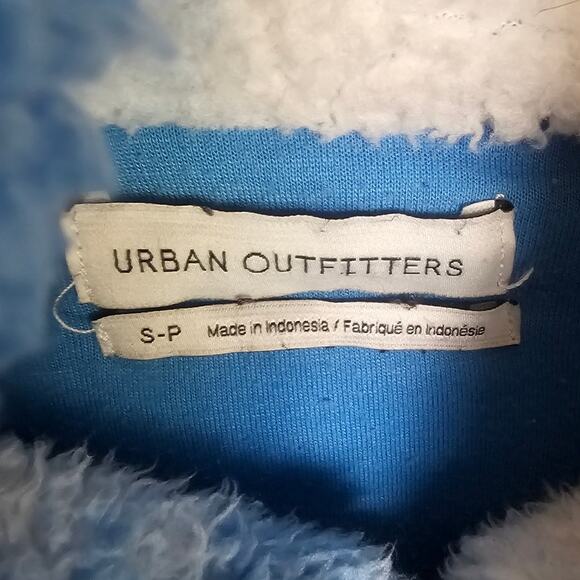 Urban Outfitters Olivia Blue Cloud Sherpa Fleece Jacket Cropped Size Small - Picture 8 of 11